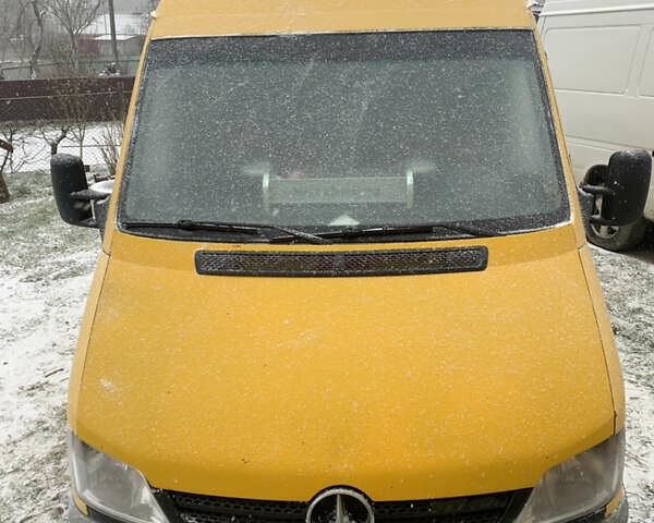 Жовтий Мерседес Sprinter, об'ємом двигуна 2.15 л та пробігом 433 тис. км за 7500 $, фото 1 на Automoto.ua