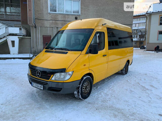 Желтый Мерседес Sprinter, объемом двигателя 2.1 л и пробегом 793 тыс. км за 6900 $, фото 1 на Automoto.ua
