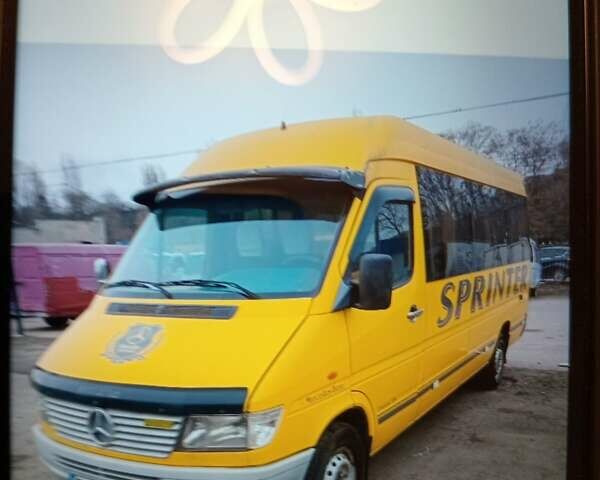 Желтый Мерседес Sprinter, объемом двигателя 2.87 л и пробегом 600 тыс. км за 8000 $, фото 1 на Automoto.ua