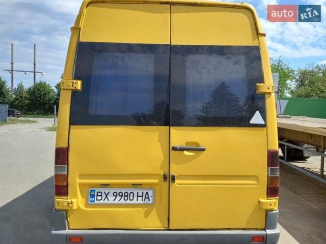 Желтый Мерседес Sprinter, объемом двигателя 2.2 л и пробегом 827 тыс. км за 4900 $, фото 1 на Automoto.ua
