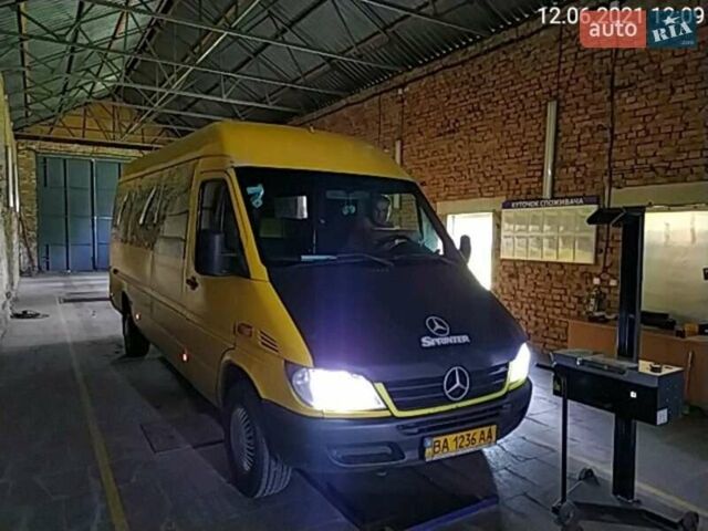 Желтый Мерседес Sprinter, объемом двигателя 2.2 л и пробегом 2 тыс. км за 3000 $, фото 1 на Automoto.ua
