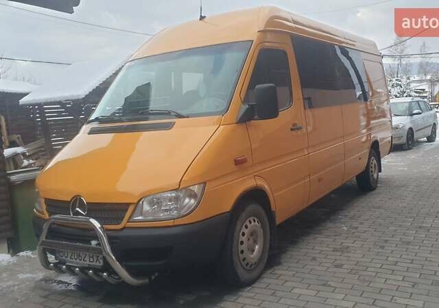 Желтый Мерседес Sprinter, объемом двигателя 2.7 л и пробегом 111 тыс. км за 10050 $, фото 1 на Automoto.ua