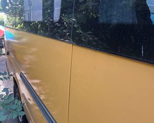 Желтый Мерседес Sprinter, объемом двигателя 2.3 л и пробегом 998 тыс. км за 4999 $, фото 1 на Automoto.ua