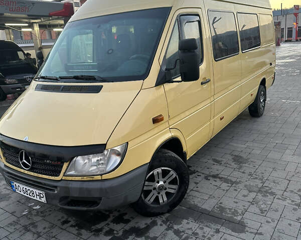 Желтый Мерседес Sprinter, объемом двигателя 0 л и пробегом 6 тыс. км за 11500 $, фото 1 на Automoto.ua