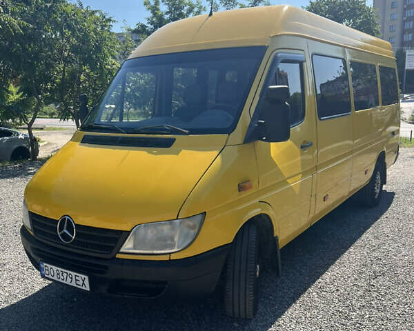 Желтый Мерседес Sprinter, объемом двигателя 2.69 л и пробегом 800 тыс. км за 10200 $, фото 1 на Automoto.ua