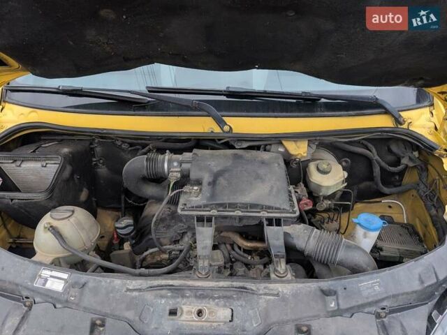 Желтый Мерседес Sprinter, объемом двигателя 2.9 л и пробегом 487 тыс. км за 15000 $, фото 1 на Automoto.ua