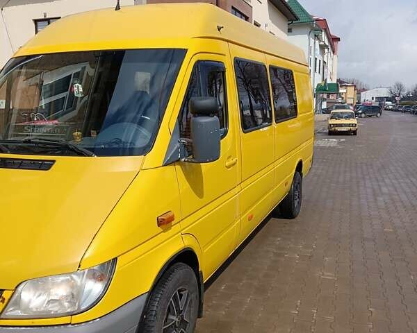 Желтый Мерседес Sprinter, объемом двигателя 2.7 л и пробегом 650 тыс. км за 11200 $, фото 1 на Automoto.ua