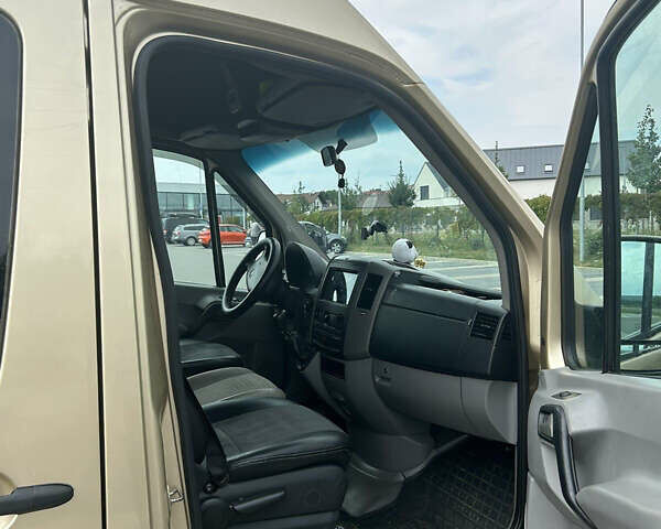 Желтый Мерседес Sprinter, объемом двигателя 2.99 л и пробегом 600 тыс. км за 16700 $, фото 1 на Automoto.ua