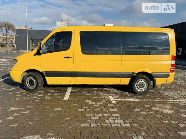 Желтый Мерседес Sprinter, объемом двигателя 2.2 л и пробегом 470 тыс. км за 13500 $, фото 1 на Automoto.ua