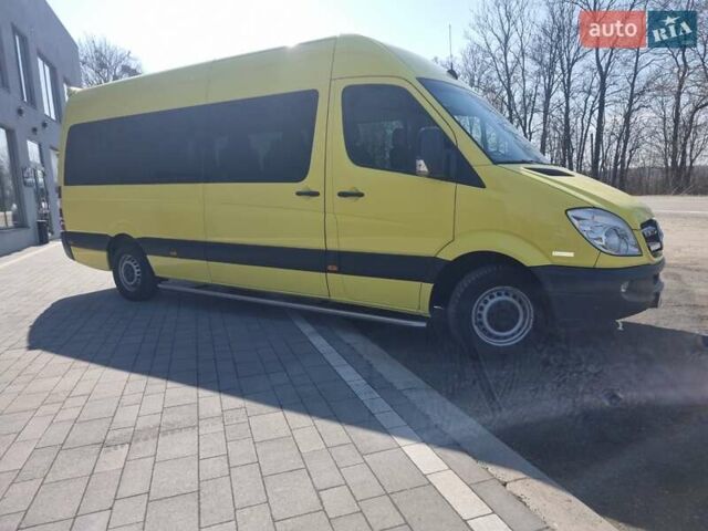 Желтый Мерседес Sprinter, объемом двигателя 0 л и пробегом 174 тыс. км за 26950 $, фото 1 на Automoto.ua