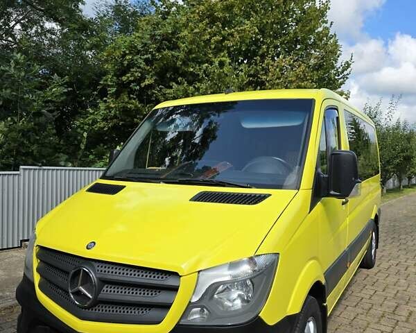 Желтый Мерседес Sprinter, объемом двигателя 2.2 л и пробегом 374 тыс. км за 26500 $, фото 1 на Automoto.ua