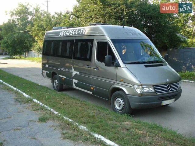Серый Мерседес Sprinter, объемом двигателя 2.9 л и пробегом 700 тыс. км за 10000 $, фото 1 на Automoto.ua