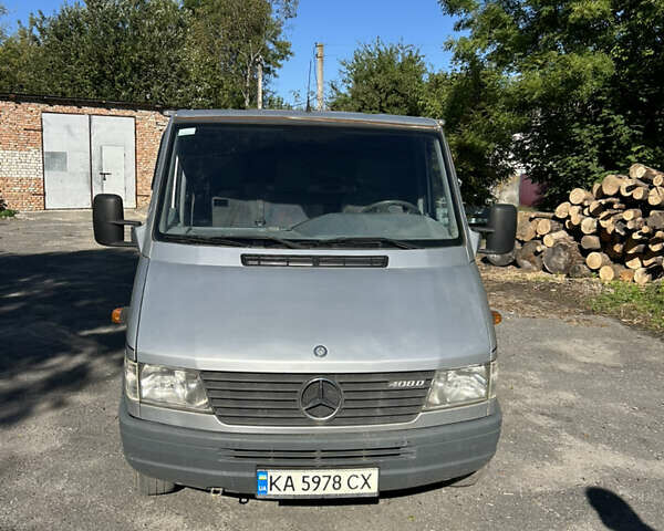 Серый Мерседес Sprinter, объемом двигателя 2.3 л и пробегом 588 тыс. км за 8200 $, фото 1 на Automoto.ua