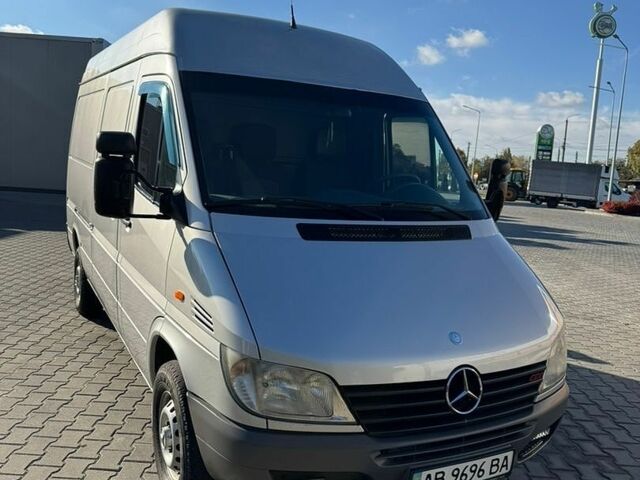 Серый Мерседес Sprinter, объемом двигателя 2.15 л и пробегом 389 тыс. км за 9900 $, фото 1 на Automoto.ua