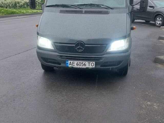 Серый Мерседес Sprinter, объемом двигателя 2.7 л и пробегом 450 тыс. км за 13200 $, фото 1 на Automoto.ua