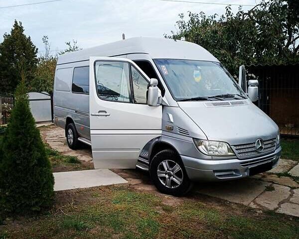 Серый Мерседес Sprinter, объемом двигателя 2.7 л и пробегом 650 тыс. км за 16297 $, фото 1 на Automoto.ua