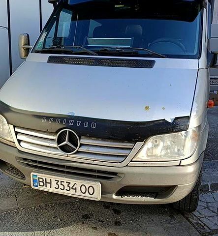 Серый Мерседес Sprinter, объемом двигателя 2.1 л и пробегом 200 тыс. км за 7999 $, фото 1 на Automoto.ua