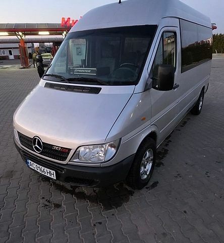 Серый Мерседес Sprinter, объемом двигателя 2.15 л и пробегом 400 тыс. км за 10500 $, фото 1 на Automoto.ua