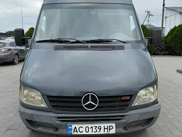 Серый Мерседес Sprinter, объемом двигателя 2.2 л и пробегом 500 тыс. км за 7800 $, фото 1 на Automoto.ua