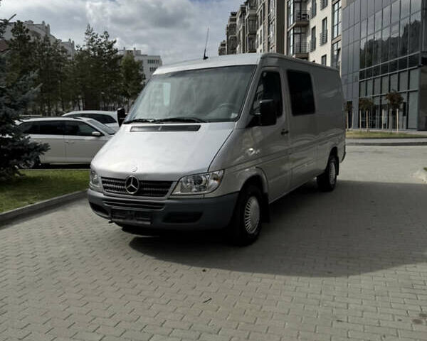 Серый Мерседес Sprinter, объемом двигателя 2.7 л и пробегом 560 тыс. км за 8999 $, фото 1 на Automoto.ua