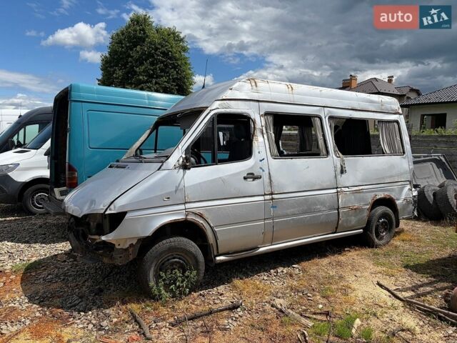 Сірий Мерседес Sprinter, об'ємом двигуна 2.7 л та пробігом 350 тис. км за 1800 $, фото 1 на Automoto.ua