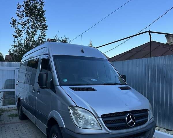 Серый Мерседес Sprinter, объемом двигателя 2.15 л и пробегом 300 тыс. км за 9600 $, фото 1 на Automoto.ua