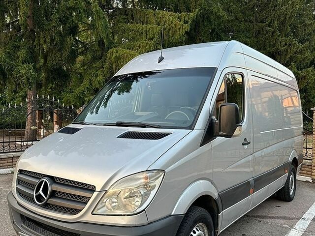 Серый Мерседес Sprinter, объемом двигателя 2.2 л и пробегом 732 тыс. км за 9700 $, фото 1 на Automoto.ua