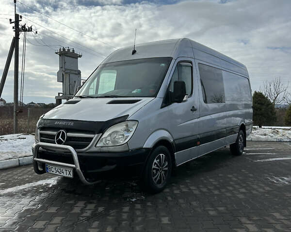 Серый Мерседес Sprinter, объемом двигателя 2.69 л и пробегом 400 тыс. км за 12000 $, фото 1 на Automoto.ua