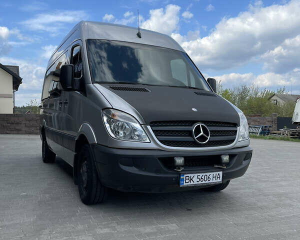 Серый Мерседес Sprinter, объемом двигателя 0 л и пробегом 269 тыс. км за 17000 $, фото 1 на Automoto.ua