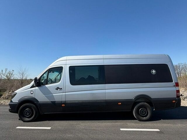 Серый Мерседес Sprinter, объемом двигателя 2.2 л и пробегом 330 тыс. км за 21999 $, фото 1 на Automoto.ua