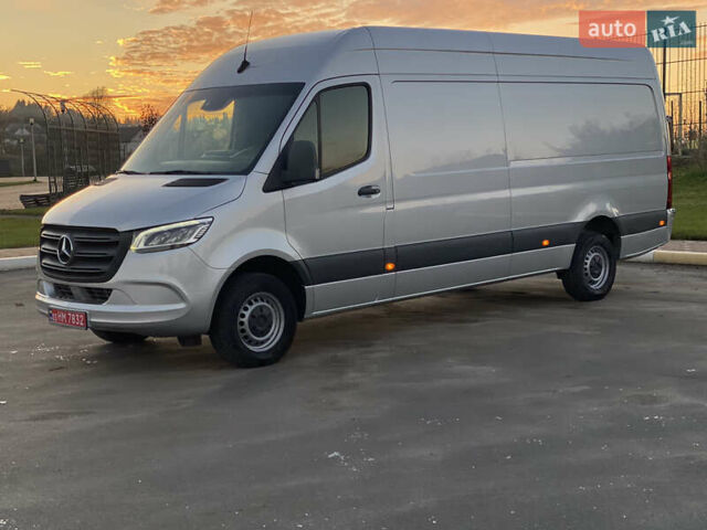 Серый Мерседес Sprinter, объемом двигателя 2.2 л и пробегом 290 тыс. км за 28900 $, фото 1 на Automoto.ua
