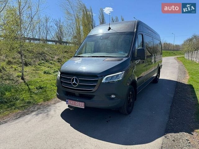 Серый Мерседес Sprinter, объемом двигателя 3 л и пробегом 202 тыс. км за 47990 $, фото 1 на Automoto.ua