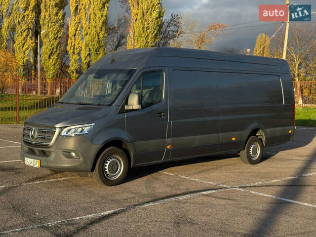 Серый Мерседес Sprinter, объемом двигателя 3 л и пробегом 202 тыс. км за 54990 $, фото 1 на Automoto.ua