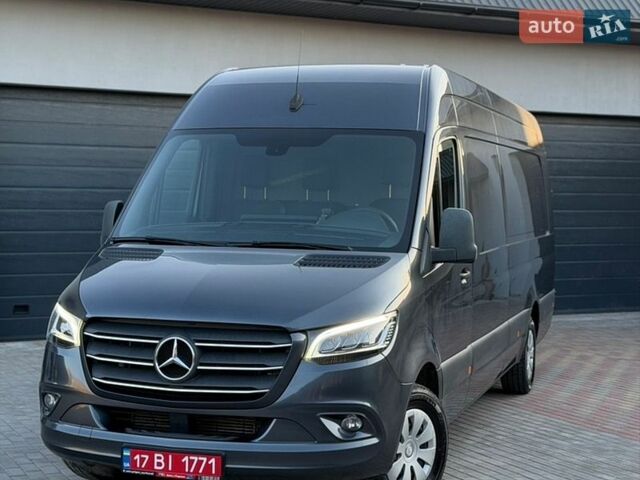 Серый Мерседес Sprinter, объемом двигателя 2.99 л и пробегом 392 тыс. км за 32450 $, фото 1 на Automoto.ua