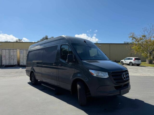 Серый Мерседес Sprinter, объемом двигателя 3 л и пробегом 48 тыс. км за 13000 $, фото 1 на Automoto.ua