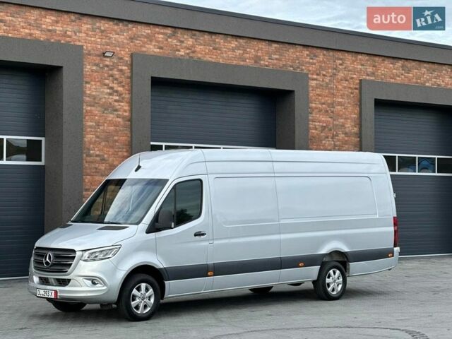 Серый Мерседес Sprinter, объемом двигателя 2.99 л и пробегом 130 тыс. км за 60276 $, фото 1 на Automoto.ua