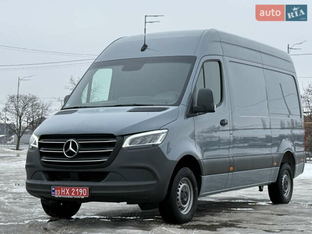 Серый Мерседес Sprinter, объемом двигателя 2.2 л и пробегом 251 тыс. км за 29999 $, фото 1 на Automoto.ua