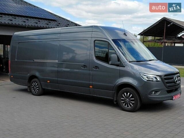 Серый Мерседес Sprinter, объемом двигателя 2 л и пробегом 350 тыс. км за 32917 $, фото 1 на Automoto.ua