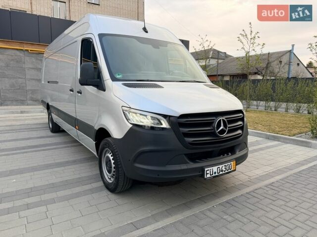 Серый Мерседес Sprinter, объемом двигателя 1.95 л и пробегом 343 тыс. км за 34900 $, фото 1 на Automoto.ua