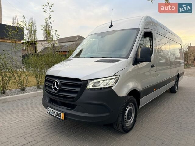 Серый Мерседес Sprinter, объемом двигателя 1.95 л и пробегом 343 тыс. км за 34800 $, фото 1 на Automoto.ua