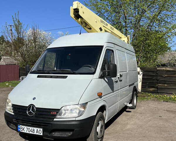 Серый Мерседес Sprinter, объемом двигателя 2.2 л и пробегом 289 тыс. км за 19300 $, фото 1 на Automoto.ua