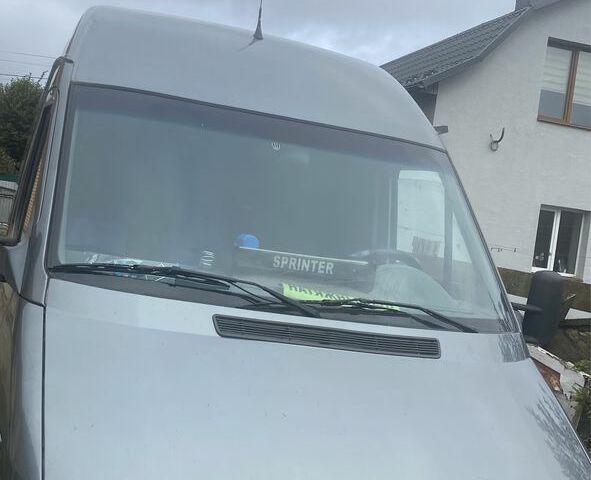 Серый Мерседес Sprinter, объемом двигателя 2.1 л и пробегом 560 тыс. км за 8500 $, фото 1 на Automoto.ua