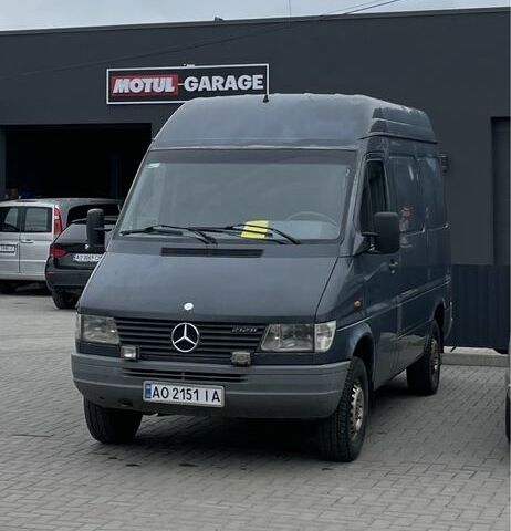 Серый Мерседес Sprinter, объемом двигателя 2.3 л и пробегом 697 тыс. км за 2000 $, фото 1 на Automoto.ua