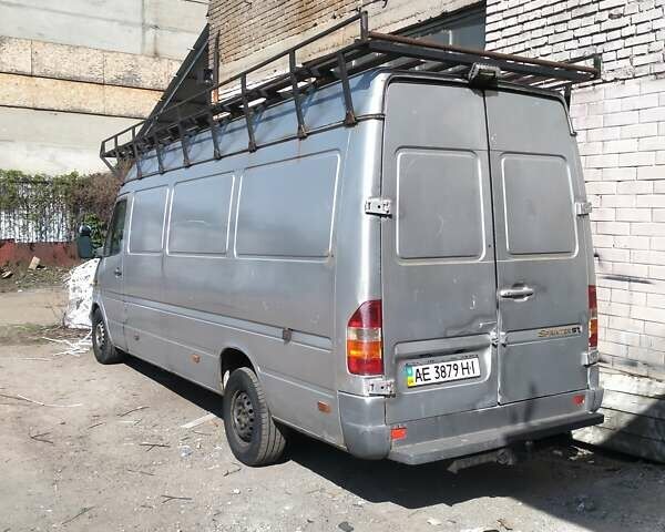 Серый Мерседес Sprinter, объемом двигателя 2.1 л и пробегом 477 тыс. км за 4900 $, фото 1 на Automoto.ua