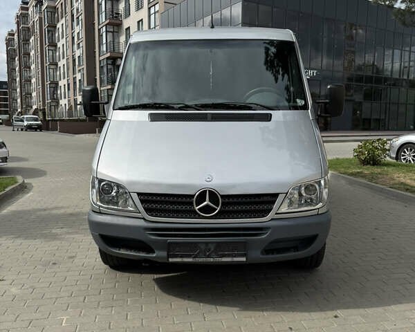 Серый Мерседес Sprinter, объемом двигателя 2.7 л и пробегом 560 тыс. км за 11000 $, фото 1 на Automoto.ua
