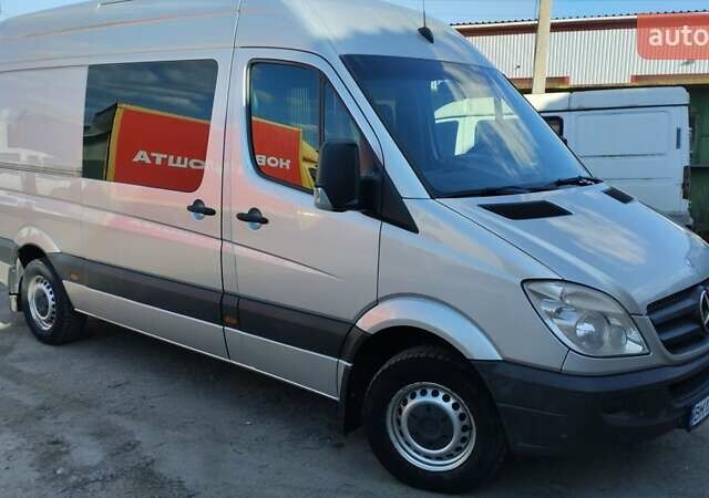 Серый Мерседес Sprinter, объемом двигателя 2.1 л и пробегом 290 тыс. км за 13500 $, фото 1 на Automoto.ua