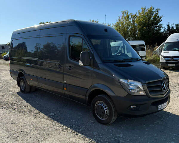 Серый Мерседес Sprinter, объемом двигателя 3 л и пробегом 254 тыс. км за 33800 $, фото 1 на Automoto.ua