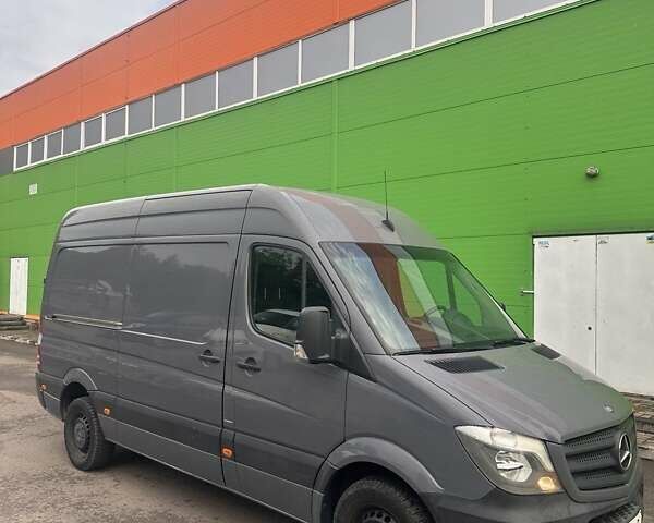 Серый Мерседес Sprinter, объемом двигателя 2.2 л и пробегом 334 тыс. км за 18500 $, фото 1 на Automoto.ua