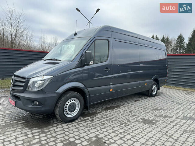 Серый Мерседес Sprinter, объемом двигателя 3 л и пробегом 428 тыс. км за 23800 $, фото 1 на Automoto.ua