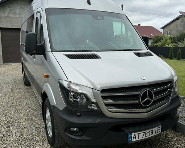 Серый Мерседес Sprinter, объемом двигателя 3 л и пробегом 673 тыс. км за 37700 $, фото 1 на Automoto.ua